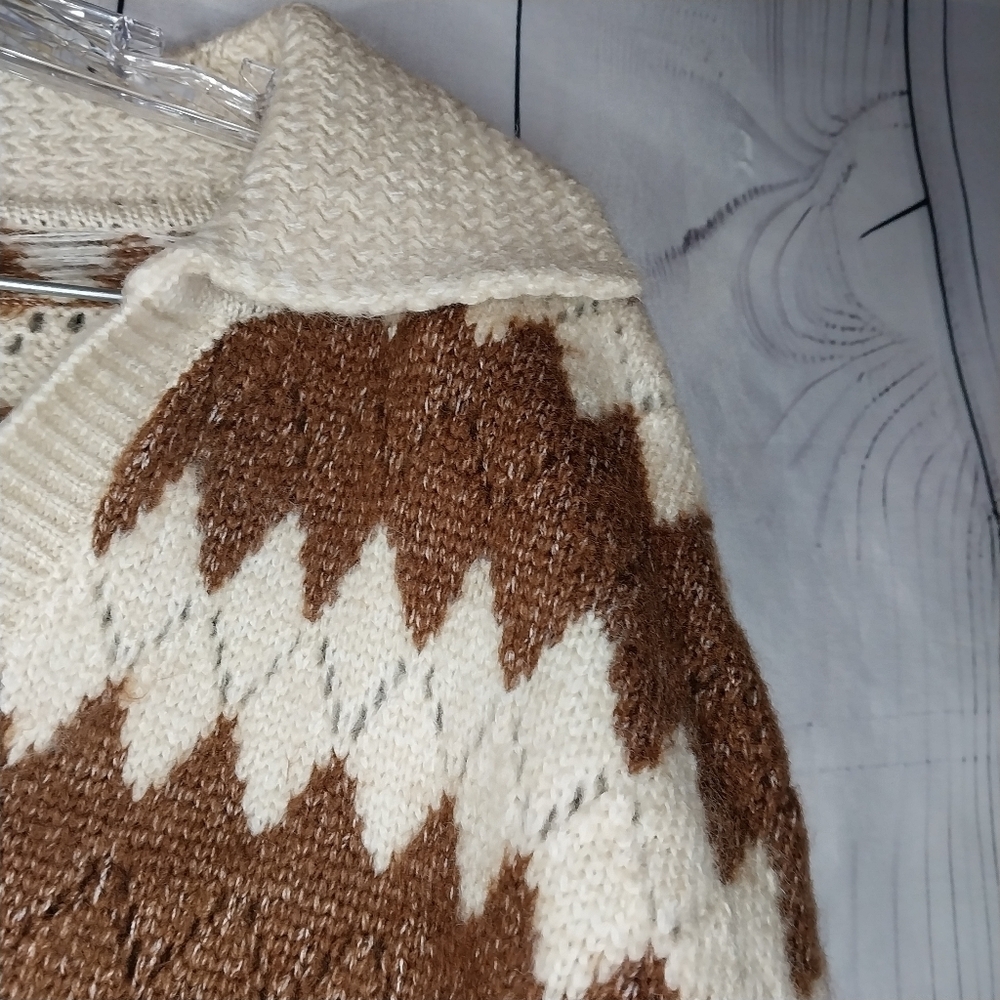 a.n.a a New Approach V-Neck Sweater in Cream and Brown Size XL NWT - Picture 2 of 15